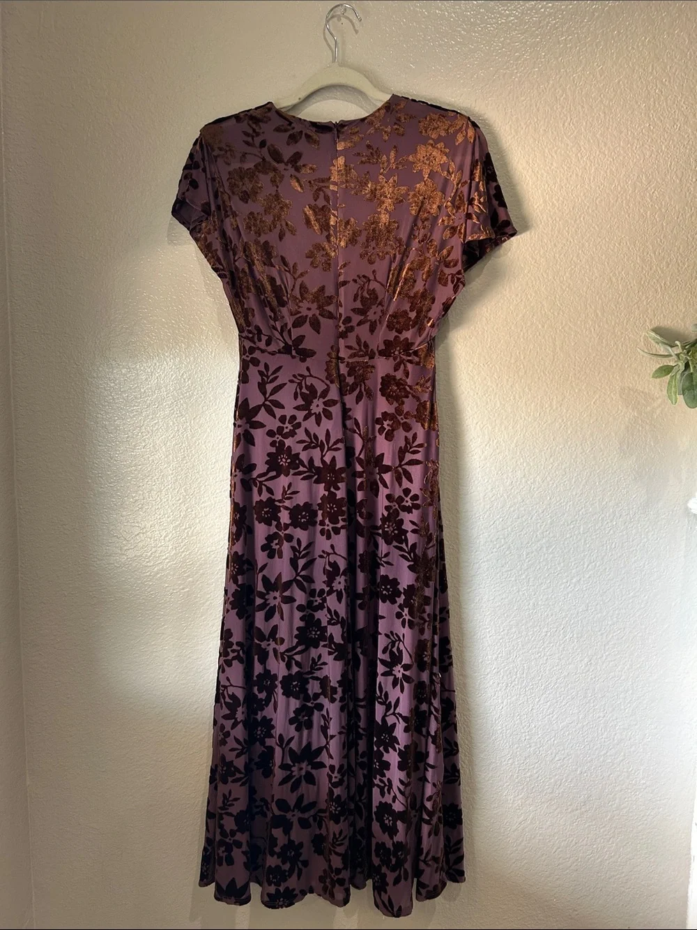 Taylor WomenPurple Floral Velvet Burnout Maxi Dress Sz 4 Romantic Whimsy TC0017 - Picture 8 of 9